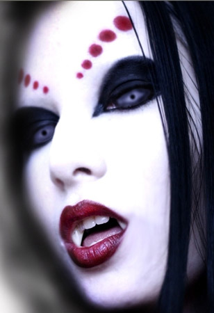 COLOR LENSES AND VAMPIRE MAKEUP HALLOWEEN