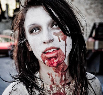 ZOMBIE EASY COSTUME AND MAKEUP WITH CONTACT LENSES